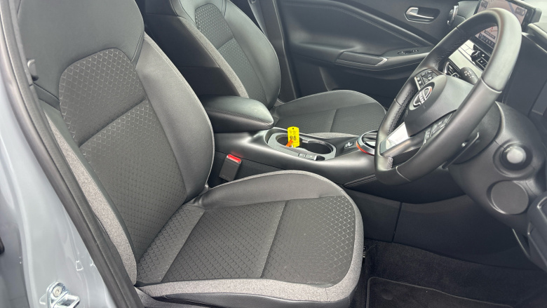 Nissan Juke 1.0 DiG-T N-Connecta 5dr DCT Petrol Hatchback